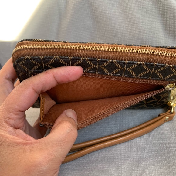 Fossil wristlet - Picture 4 of 9